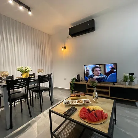 Appartamento דירת אירוח מפנקת בעיר אשקלון - 5 דקות נסיעה מהים Ashkelon Esterno foto