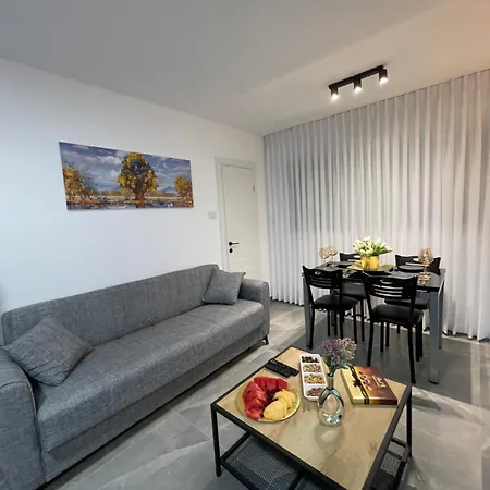 Appartamento דירת אירוח מפנקת בעיר אשקלון - 5 דקות נסיעה מהים Ashkelon Esterno foto