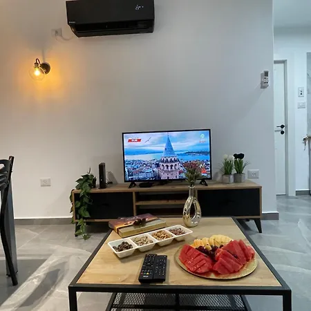 Appartamento דירת אירוח מפנקת בעיר אשקלון - 5 דקות נסיעה מהים Ashkelon Esterno foto