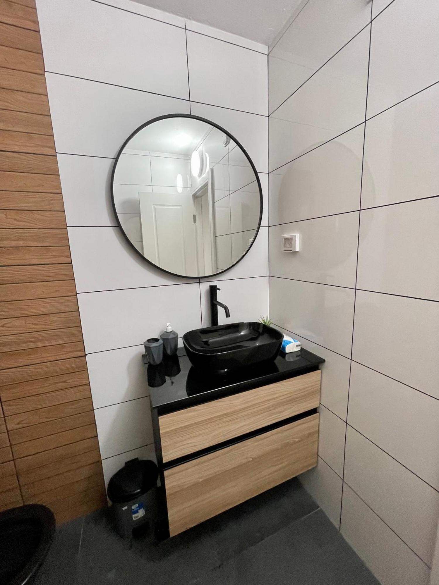 דירת אירוח מפנקת בעיר - 5 דקות נסיעה מהים Apartment