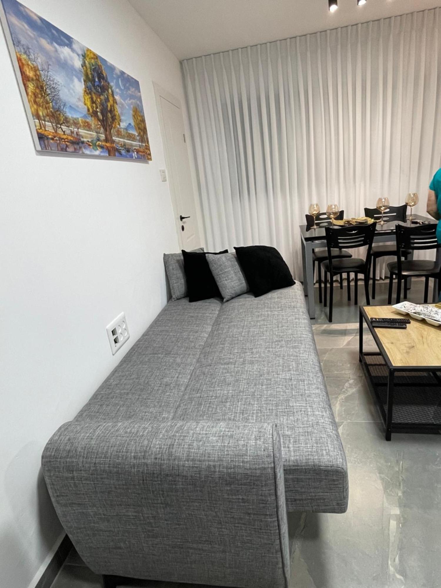 Apartment דירת אירוח מפנקת בעיר - 5 דקות נסיעה מהים *