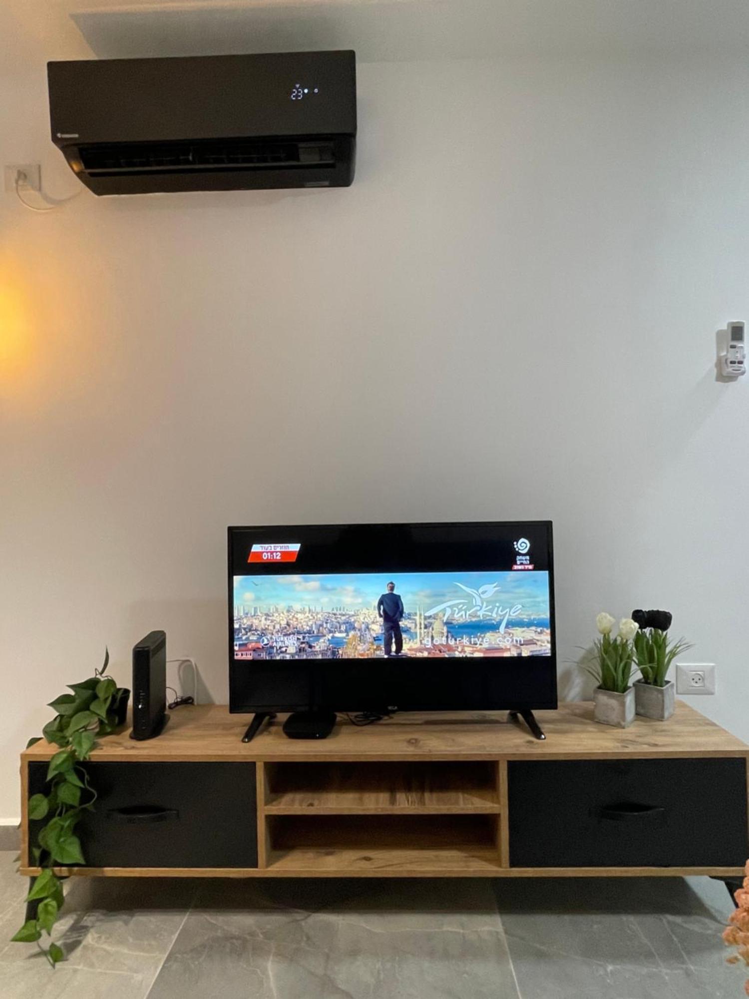 Apartment דירת אירוח מפנקת בעיר - 5 דקות נסיעה מהים *
